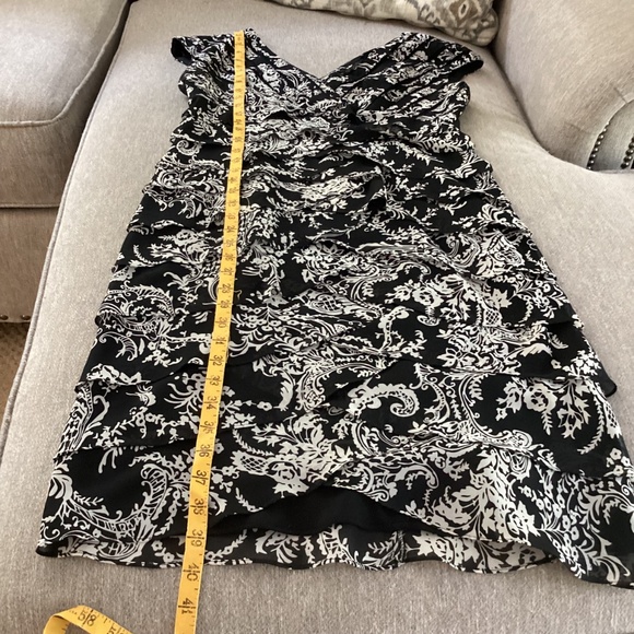 ADRIANNA PAPELL BLACK WHITE FLORAL DESIGN DRESS Size 10 - Picture 7 of 16